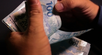 Saque do FGTS de até R$ 1.000 para nascidos em outubro começa nesta quarta (1º)